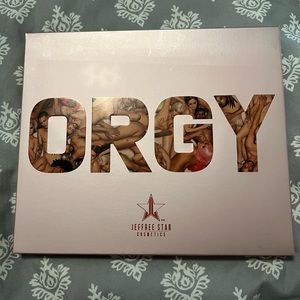 Jeffree Star eyeshadow palette!